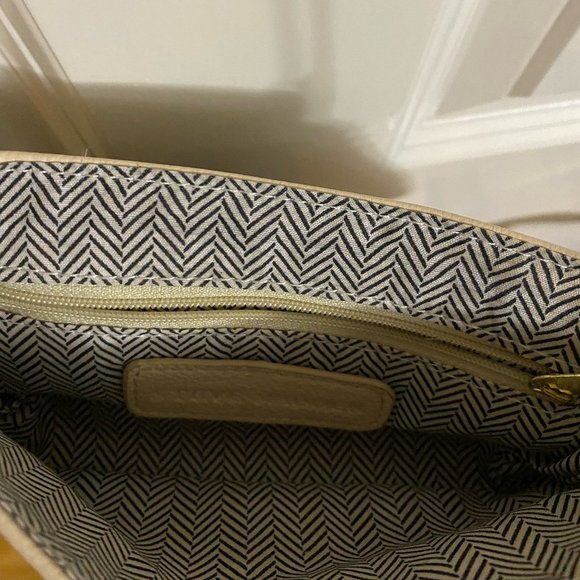 Steve Madden Small Cream Color Cross body Purse - Picture 4 of 7
